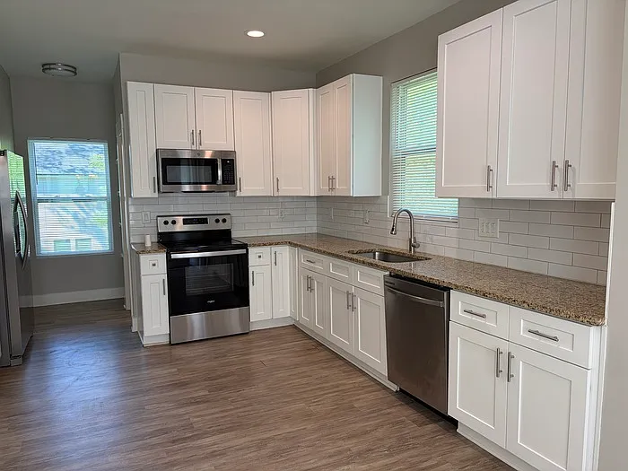 434 Amber St — Photo 4