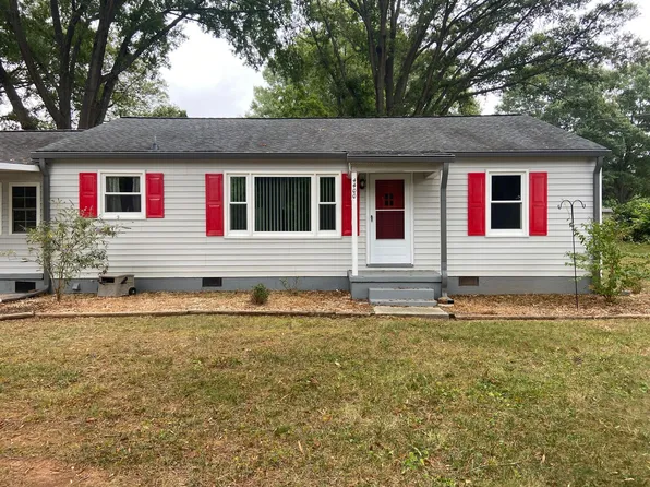 4400 Pinoak Dr, Winston Salem, NC 27104