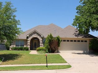 812 Sky Wood Ct, Saginaw, TX 76179