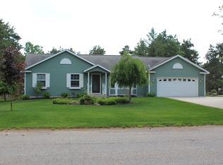 516 Forstrom Dr SE, Lowell, MI 49331