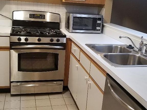 3rd image of 799 N Shady Oaks Dr