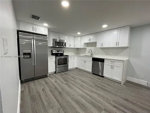 4725 SW 62nd Ave #103 Photo 1
