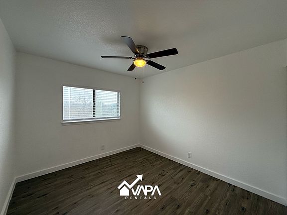 3rd image of 9834 Sugarloaf Dr