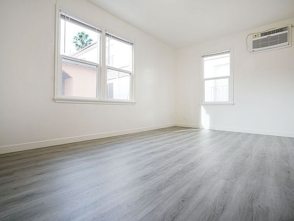3rd image of 858 Lincoln Blvd APT 5