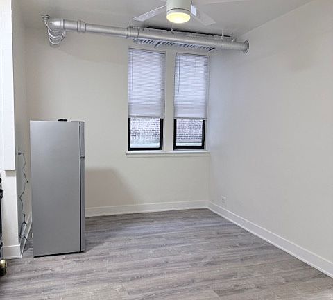 4th image of 2400 W Wilson Ave APT 110