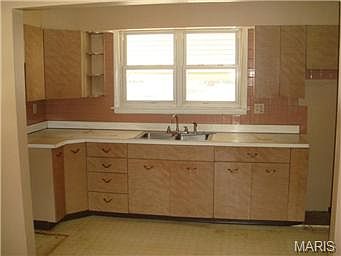 3rd image of 306 Lillian Ave