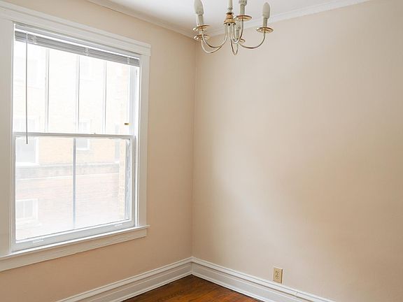 4th image of 2621 W Gunnison St #P3