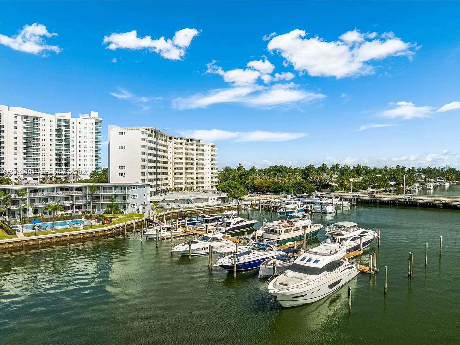 Bayshore Yacht & Tennis C — Photo 2