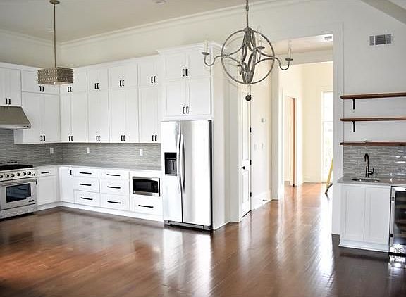 4th image of 2901 Annunciation St