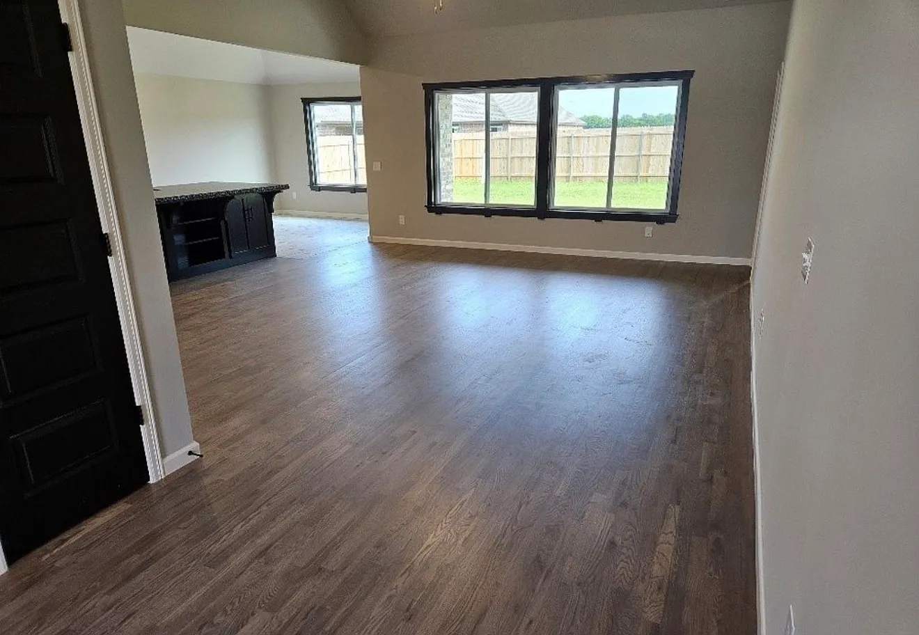 3 bed, 2.0 bath, 1753 sqft, $2,400 — Photo 4