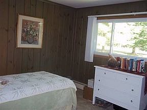 4th image of 1633 Essex Rd