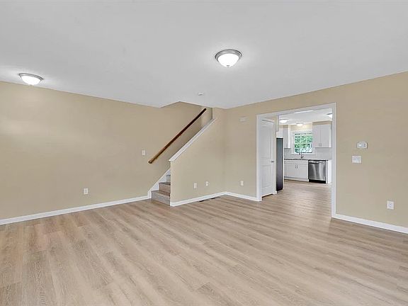 2nd image of 21 Biddle St