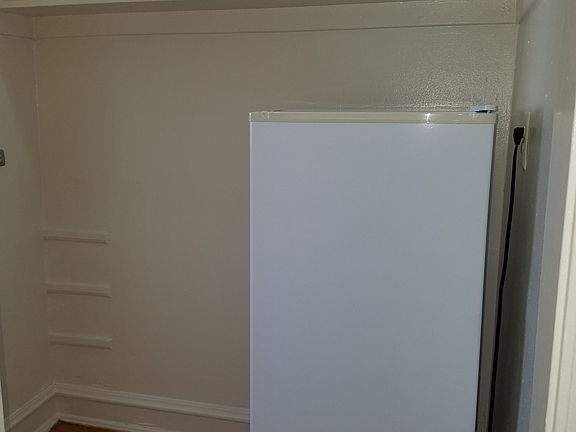 3rd image of 2701 N Pine Grove Ave #7