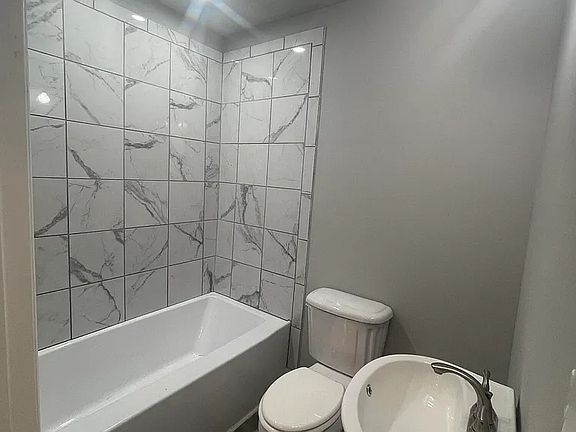 5th image of 38 Agnes Ave