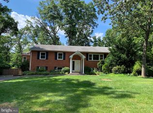 10204 Garrett St, Vienna, VA 22181