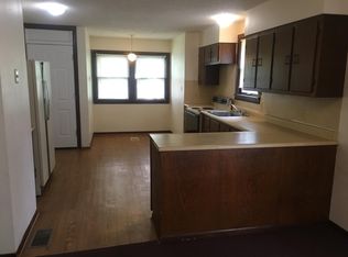 1051 7th St, Charleston, IL 61920