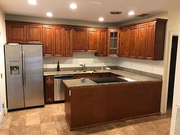 3rd image of 2504 Ives Ave