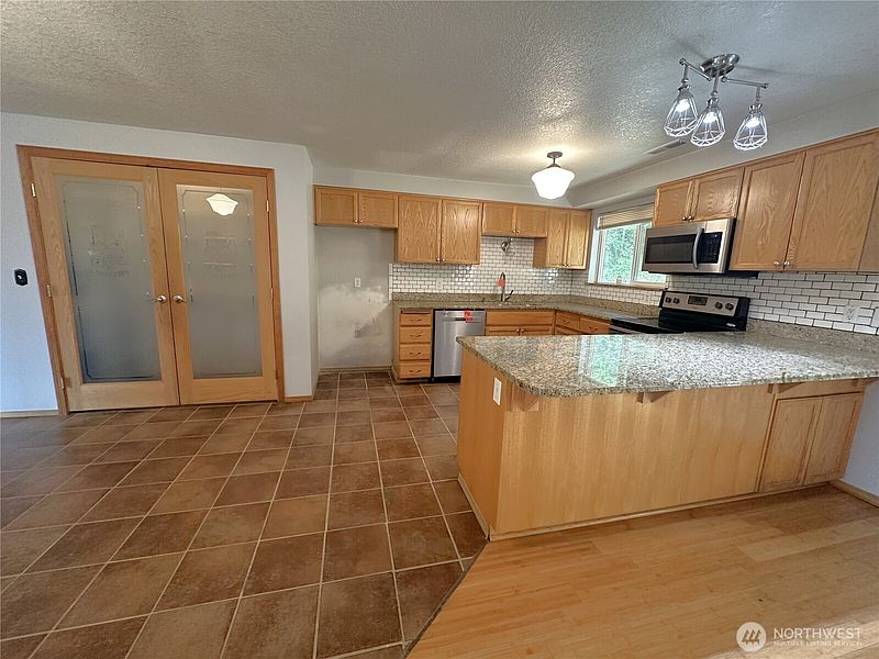 5th image of 208 Vogel Road