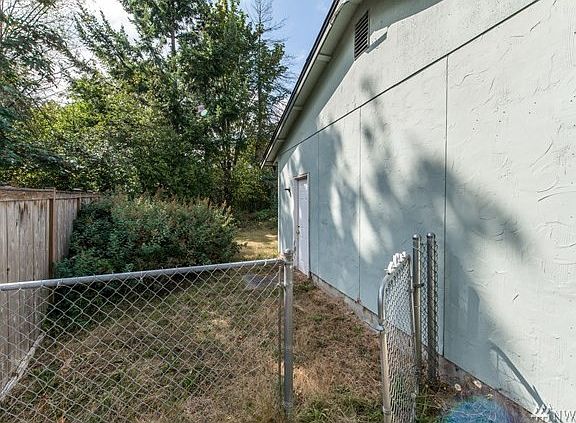 5th image of 12310 218th Avenue Ct E