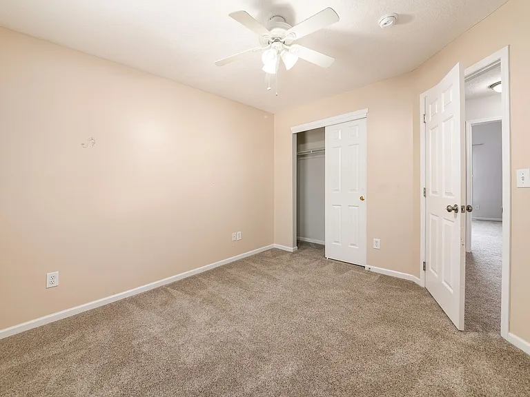 8607 Clover Glade Dr — Photo 33