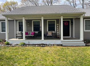 8 Sorrento Ct, Miller Place, NY 11764