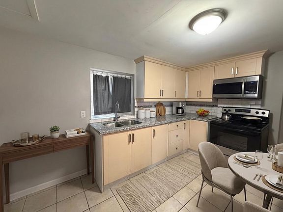 4th image of 221 Stinson St #1