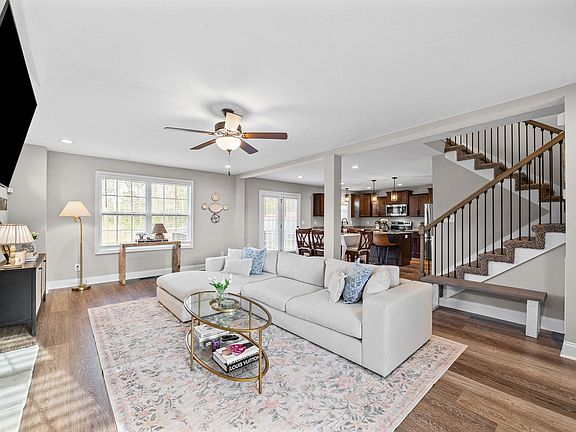5th image of 173 Bonnell Dr