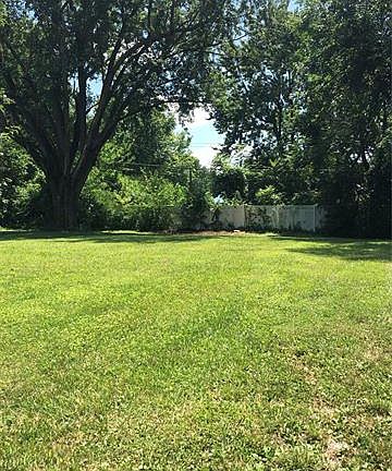 3rd image of 30 Lillian Dr
