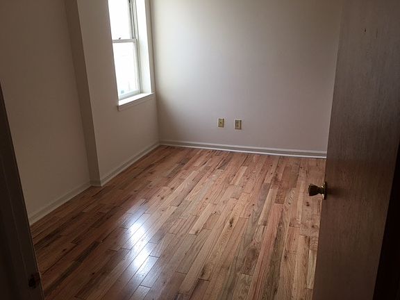 4th image of 1019 Bainbridge St APT 2A