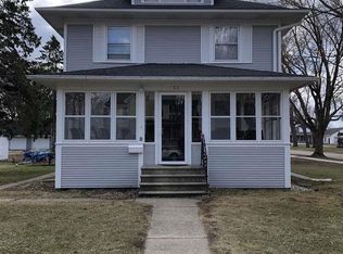 322 1st St SW, Madelia, MN 56062
