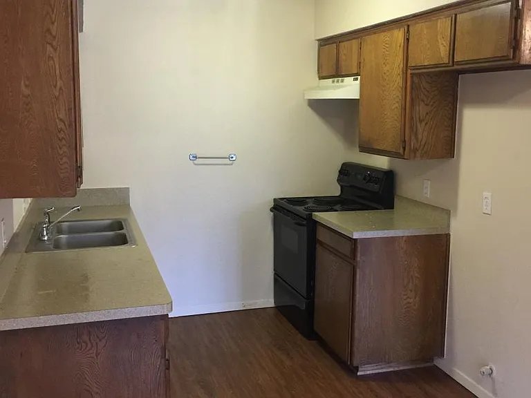 700 Windcrest Dr — Photo 2