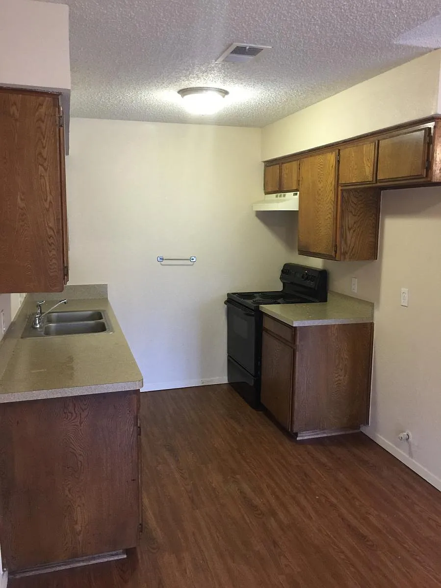 Building Photo - 700 Windcrest Dr