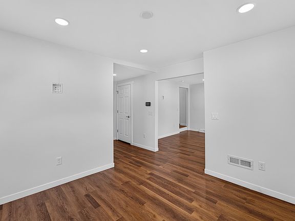 5th image of 1123 Emerald St