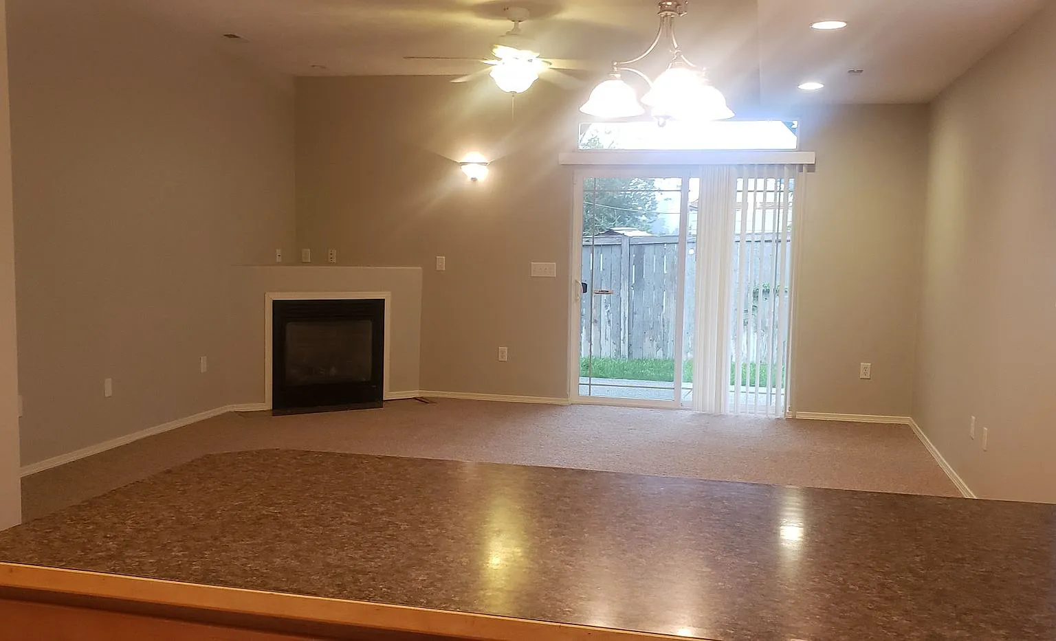 South Hill charmer! 2 bedrooms 2.5 bath townhouse Available October 10th!! — Photo 2