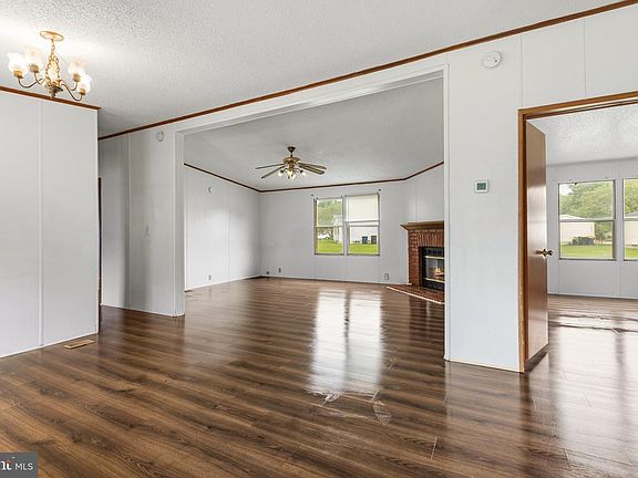 3rd image of 202 Persimmon Cir