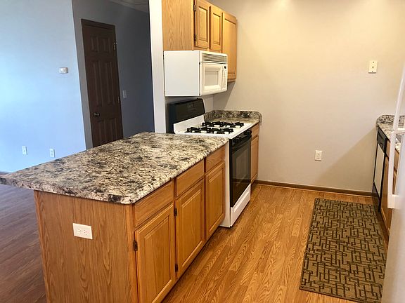 4th image of 681 Scott Dr
