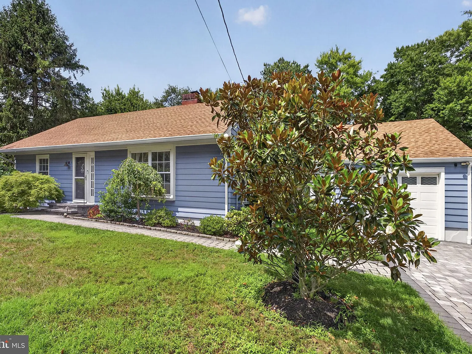 3 bed, 1.5 bath, 1308 sqft, $4,200 — Photo 3