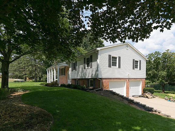 2nd image of 975 Hillbrook Dr