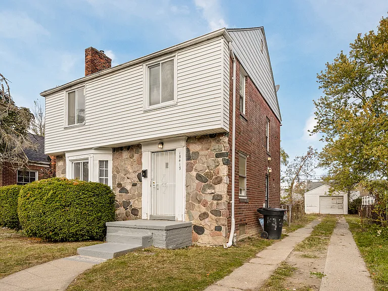 15415 Mapleridge St — Photo 3