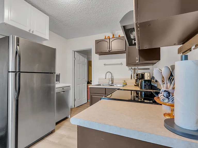 1147 E 8th St SE — Photo 13