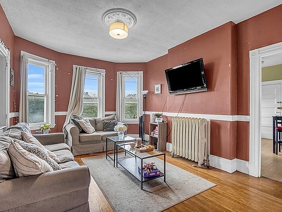 5th image of 58 Aspinwall Ave