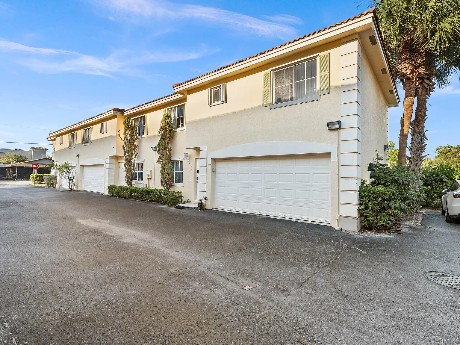 3 bed, 2.5 bath, 1384 sqft, $3,000 — Photo 2
