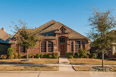 1st image of 324 Village Dr