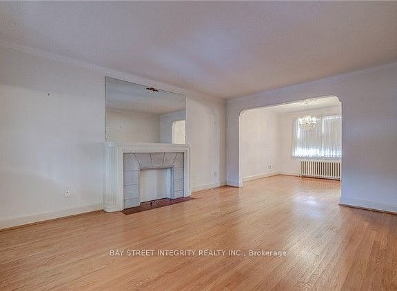 5th image of 889 Royal York Rd