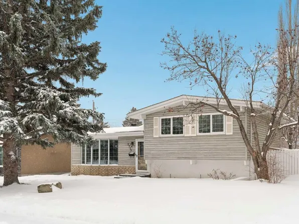 2735 N Lionel Cres SW, Calgary, AB T3E 6B1