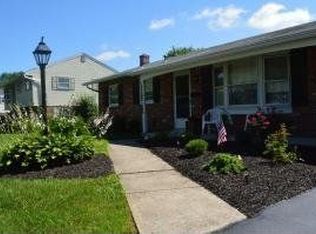 2137 Coventry Rd, Lancaster, PA 17601
