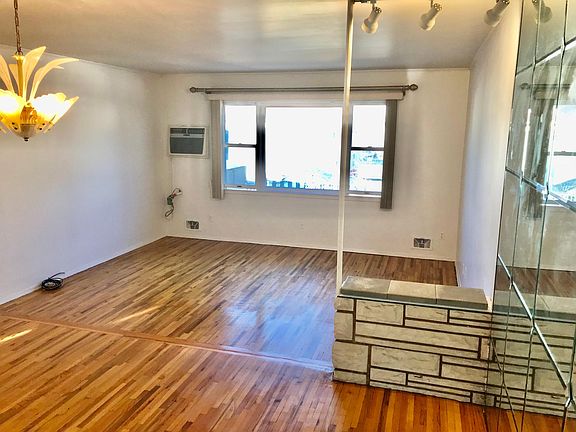 3rd image of 299 Bedford Ave #1