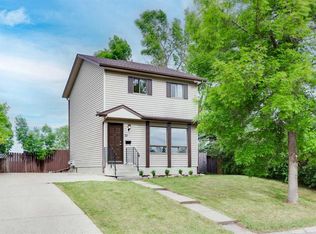 32 E Castleglen Way NE, Calgary, AB T3J1T3