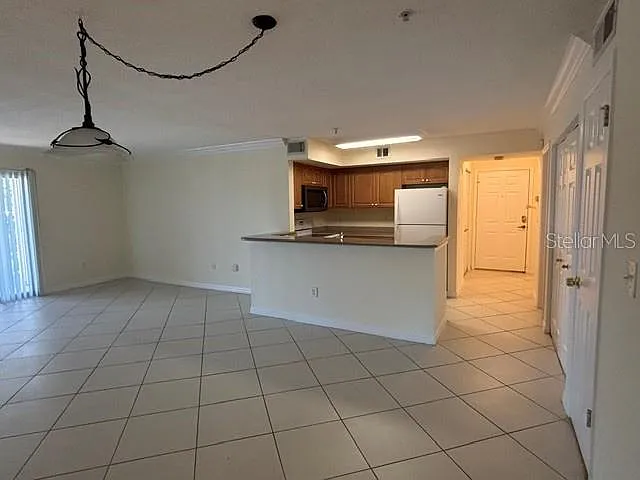 3 bed, 2.0 bath, 1186 sqft, $2,400 — Photo 3