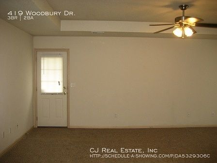 3rd image of 419 NW Woodbury Dr